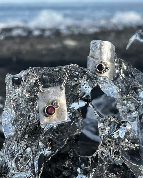 Handcrafted garnet and grey spinel necklace in sterling silver – unique artisan jewelry by Elke Van Dyke. One of a kind.