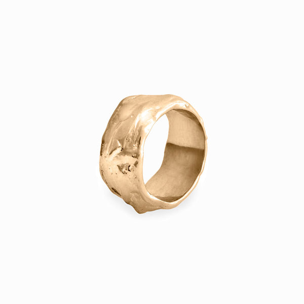 Elke Van Dyke Design image of the Thin Waterfall Ring in Gold side view