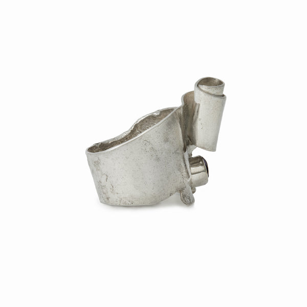 Glacier Garnet & Amethyst Ring in sterling silver. A sculptural, one-of-a-kind ring from Elke Van Dyke’s Glacier Collection. Custom oder design.