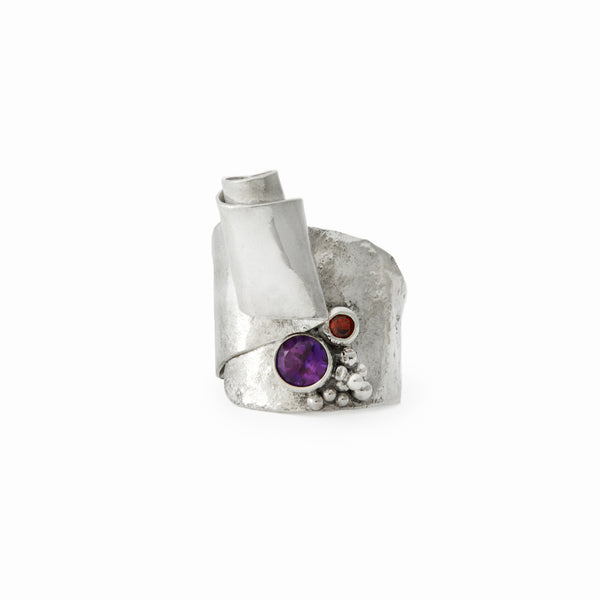 Glacier Garnet & Amethyst Ring in sterling silver. A sculptural, one-of-a-kind ring from Elke Van Dyke’s Glacier Collection. Custom oder design.